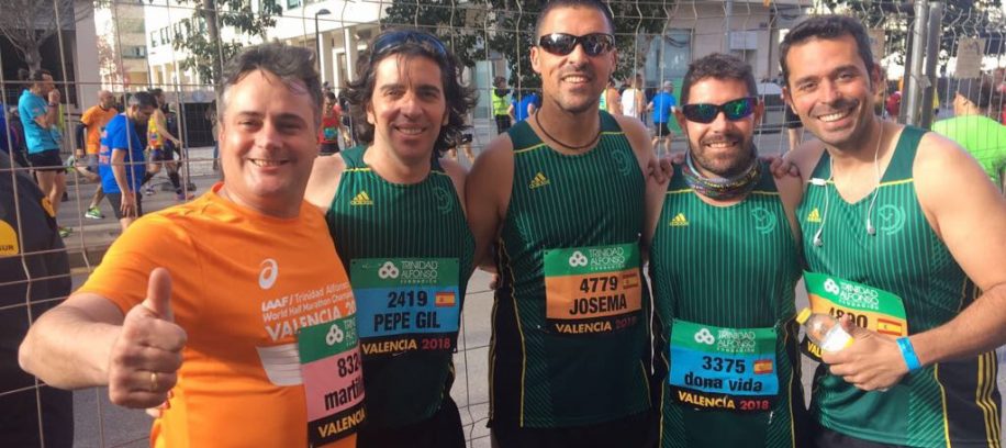 Algunos atletas del equipo de atletismo de aTurnos el Mundial de media maratón 2018